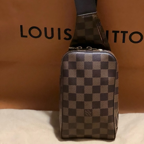 🔥SOLD: AUTH LOUIS VUITTON GERONIMO SLINGBAG/BELTBAG🔥 - Picture 1 of 10
